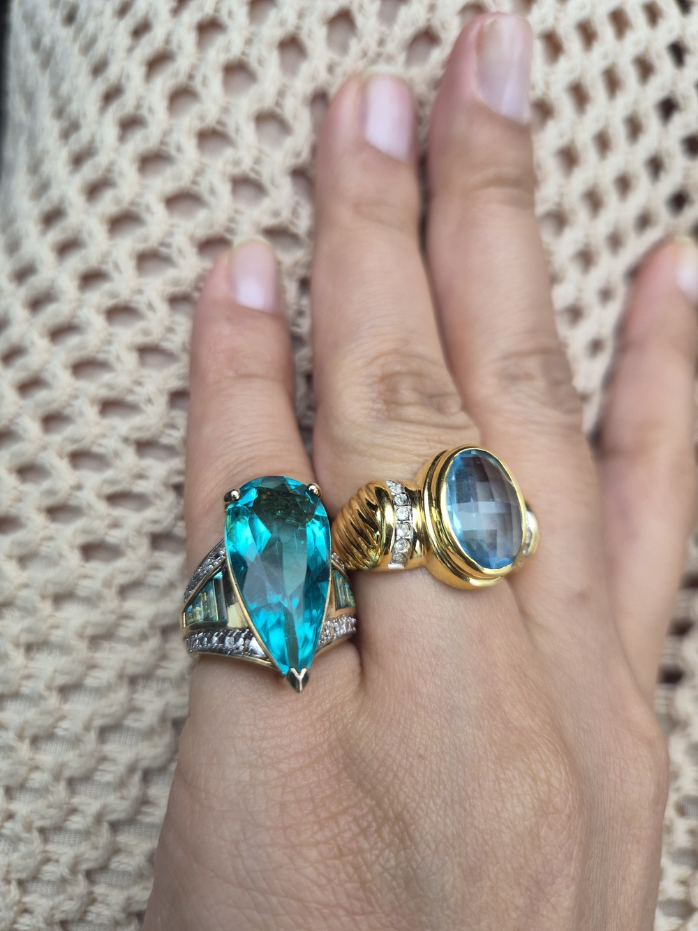 Vintage Women's Teardrop Teal Cocktail Ring with Gold Accent